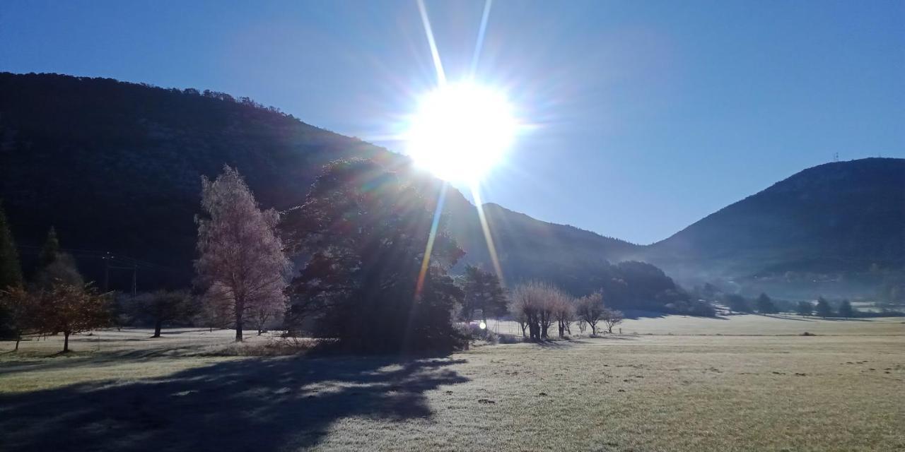 Montagne, Mer Et Verdon Séranon Exteriör bild